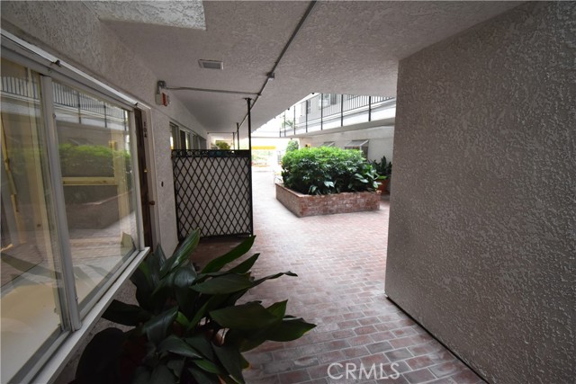 Detail Gallery Image 33 of 38 For 4950 Louise Ave #103,  Encino,  CA 91316 - 2 Beds | 2 Baths