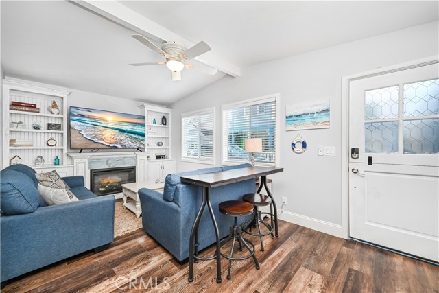 121 25th, Newport Beach CA: https://media.crmls.org/medias/e8f8f1f9-8ab8-421f-b690-143a5ac80314.jpg