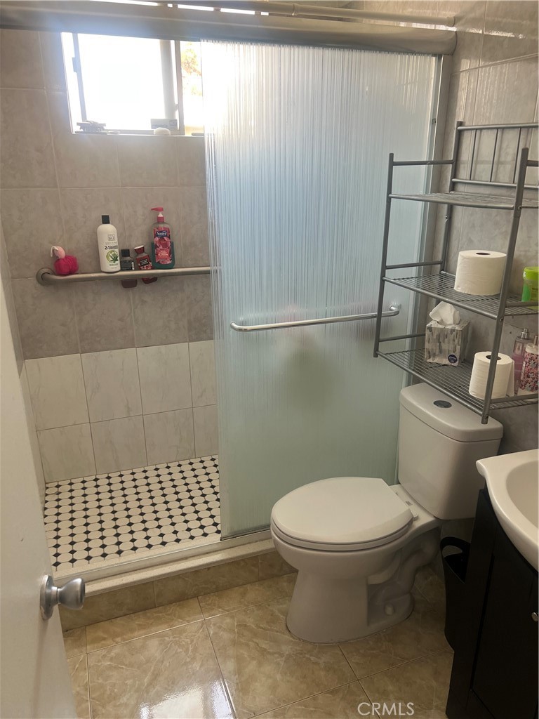 https://media.crmls.org/medias/e8f9d0b5-d656-48eb-8be0-eaa8b2d97471.jpg?preset=X-Large