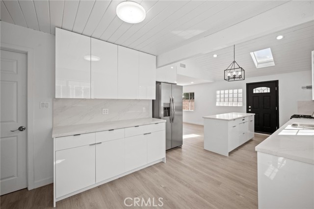 Detail Gallery Image 11 of 42 For 7445 Balcom Ave, Reseda,  CA 91335 - 4 Beds | 2 Baths