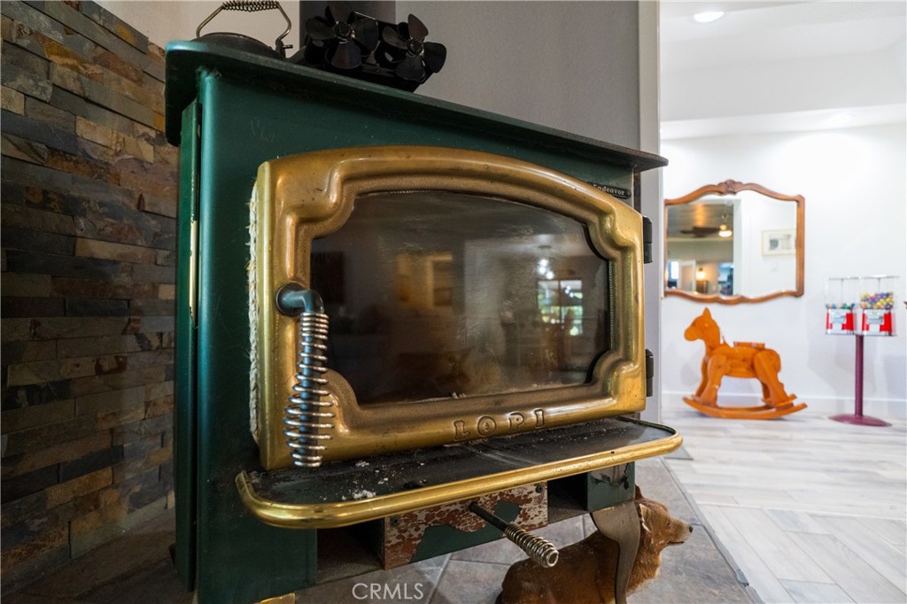 https://media.crmls.org/medias/e8fa67b5-c3d9-4ce1-8eda-5c408565eba6.jpg?preset=X-Large