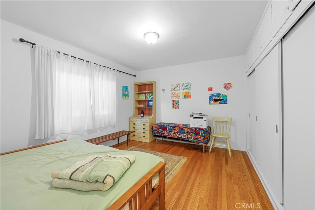 https://media.crmls.org/medias/e8faf084-8356-4827-9233-f1d54108337a.jpg?preset=X-Large