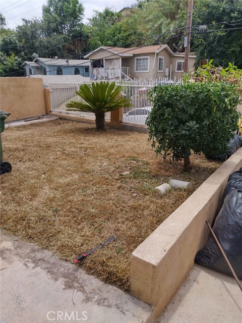 1048 Geraghty Avenue, Los Angeles CA: https://media.crmls.org/medias/e8fb0a41-60ae-499c-9063-499e1b4ebc12.jpg