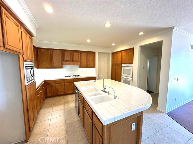 8247 E Marblehead Way, Anaheim CA: https://media.crmls.org/medias/e8fb549b-eb45-4c1d-8ce3-98b1cc7a2695.jpg