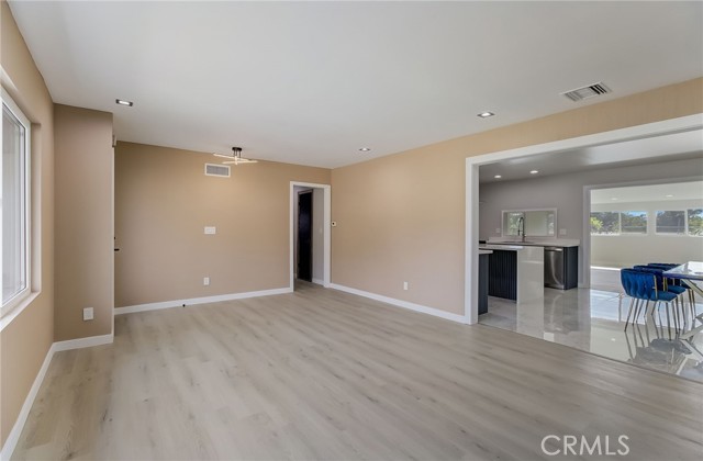 13657 Mindora Avenue photo 8