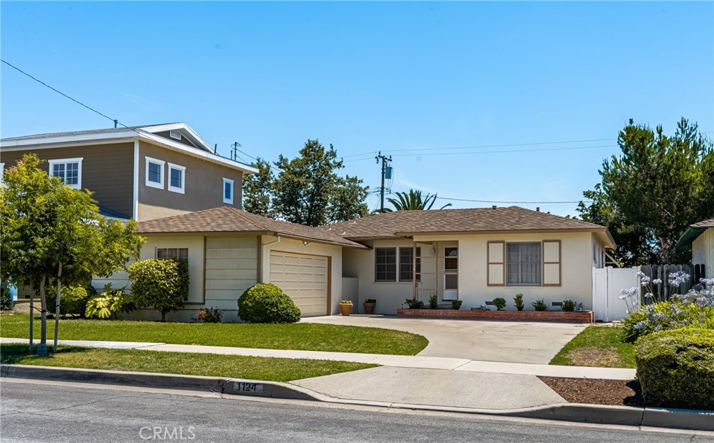 1124 E Lomita Avenue