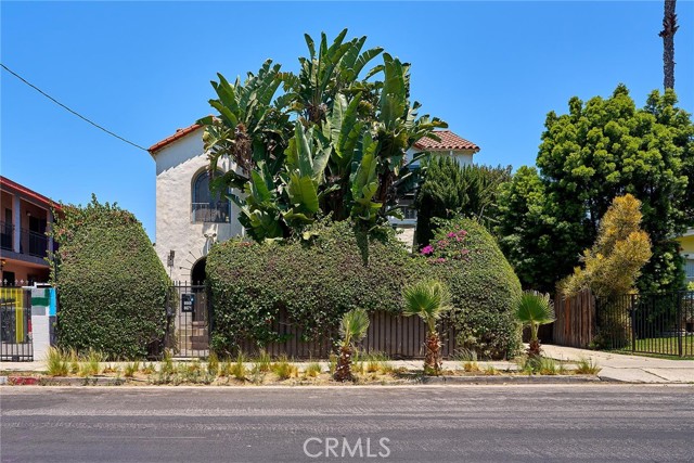 Detail Gallery Image 1 of 40 For 6669 De Longpre Ave, Los Angeles,  CA 90028 - 2 Beds | 1 Baths