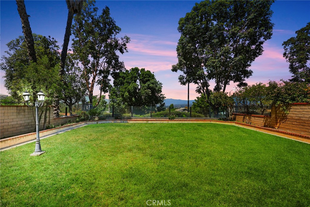 https://media.crmls.org/medias/e8fc9753-4e10-482d-aeae-d7f58a091f45.jpg?preset=X-Large