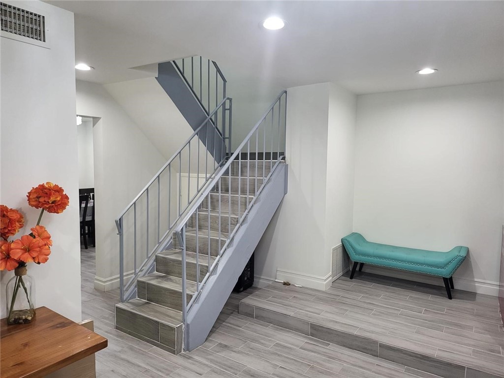 Detail Gallery Image 1 of 1 For 930 Olive Dr #30,  Bakersfield,  CA 93308 - 3 Beds | 2/1 Baths