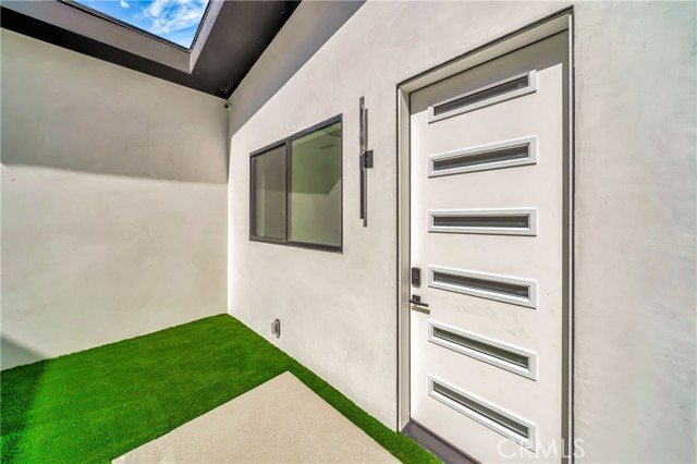 Detail Gallery Image 5 of 23 For 23453 Collins, Woodland Hills,  CA 91367 - 2 Beds | 2 Baths