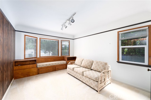 22226 Devonshire Street, Chatsworth CA: https://media.crmls.org/medias/e8fe3e99-ebe7-4e26-a12a-2257a3073ebf.jpg