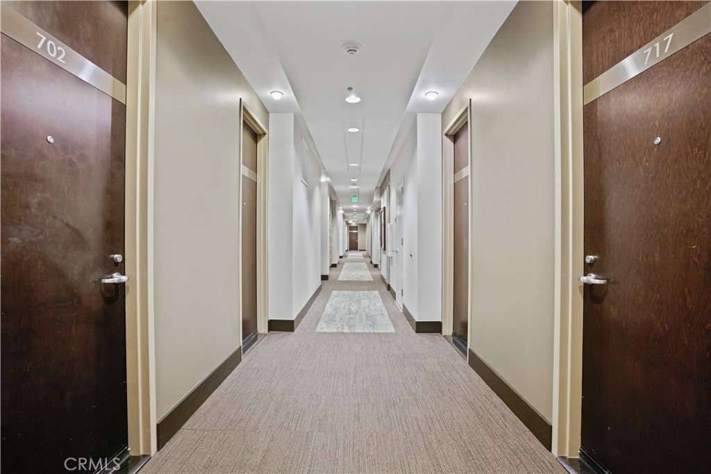 https://media.crmls.org/medias/e8fe576d-864d-4299-b2bf-66d2da541d92.jpg?preset=X-Large