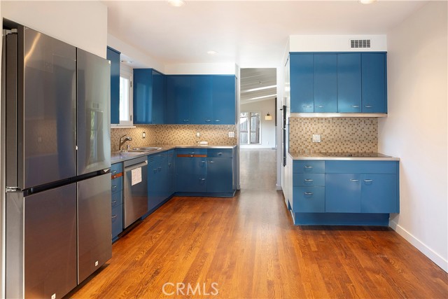 Detail Gallery Image 32 of 54 For 2412 Canyon Oak Dr, Los Angeles,  CA 90068 - 3 Beds | 2 Baths