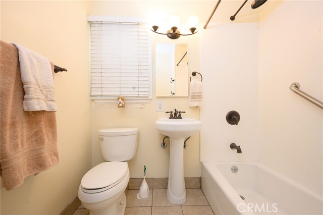 Detail Gallery Image 16 of 22 For 11466 Venice Bld, Los Angeles,  CA 90066 - – Beds | – Baths