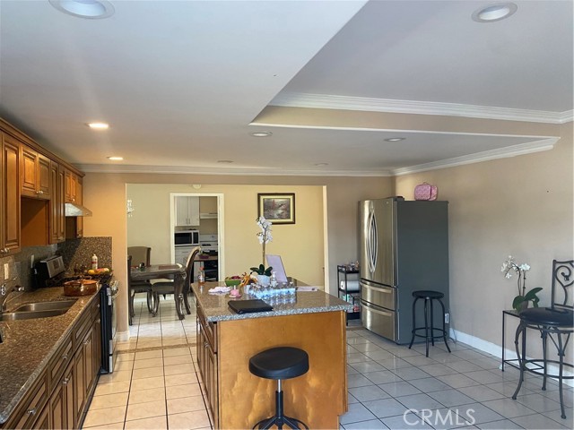 Detail Gallery Image 4 of 22 For 2030 W Dogwood, Anaheim,  CA 92801 - 6 Beds | 3 Baths