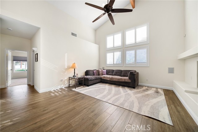 9394 Gum Tree Drive, Corona CA: https://media.crmls.org/medias/e8ff6dfb-6c35-4f7b-a567-6542bc127152.jpg