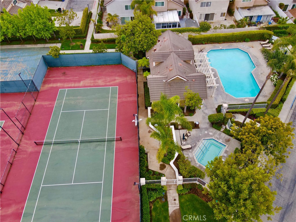 https://media.crmls.org/medias/e8ff7e73-fd27-46d2-be5a-d4f5ae4b2d6a.jpg?preset=X-Large