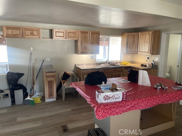 Detail Gallery Image 7 of 29 For 1925 62nd St W., Rosamond,  CA 93560 - 3 Beds | 2/1 Baths