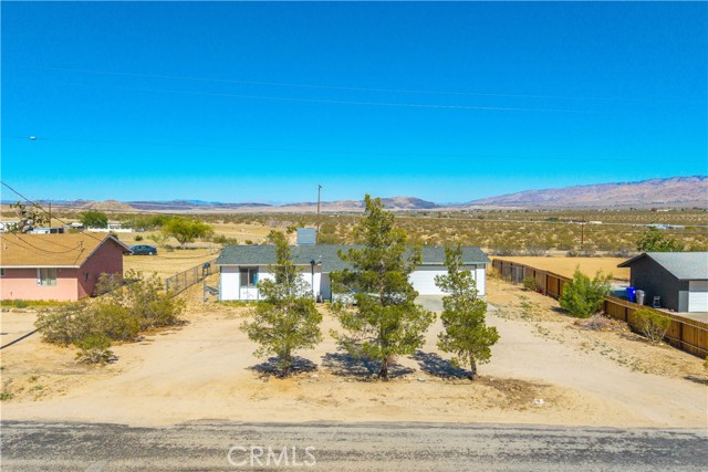 Detail Gallery Image 3 of 38 For 4805 Avenida La Mirada, Joshua Tree,  CA 92252 - 3 Beds | 2 Baths