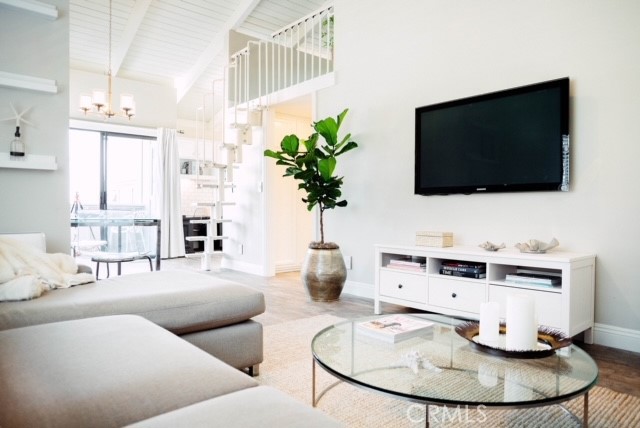 Detail Gallery Image 2 of 21 For 707 1/2 Heliotrope Ave, Corona Del Mar,  CA 92625 - 1 Beds | 1 Baths