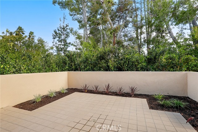 Detail Gallery Image 5 of 24 For 122 Corsica, Newport Beach,  CA 92660 - 2 Beds | 2 Baths