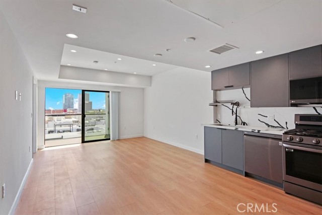 Detail Gallery Image 4 of 17 For 321 S Oxford Ave #606,  Los Angeles,  CA 90020 - 2 Beds | 2 Baths