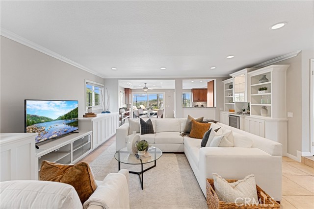 Detail Gallery Image 7 of 37 For 6121 E Breton Cir, Orange,  CA 92869 - 4 Beds | 2/1 Baths