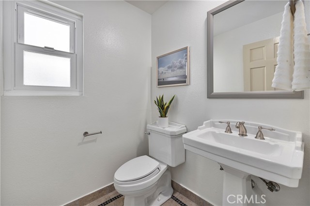 Detail Gallery Image 17 of 19 For 323 S Broadway #11,  Redondo Beach,  CA 90277 - 3 Beds | 2/1 Baths