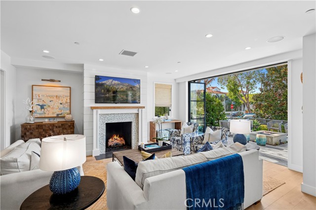 Detail Gallery Image 4 of 35 For 302 Orchid Ave, Corona Del Mar,  CA 92625 - 4 Beds | 4/1 Baths
