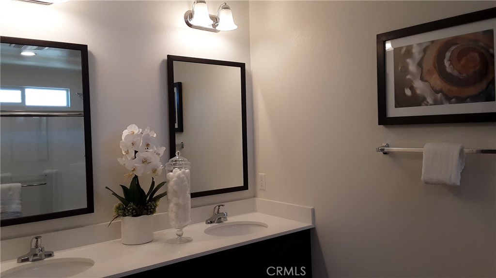 https://media.crmls.org/medias/e905718f-7654-431e-9764-e1600a1065bd.jpg?preset=X-Large