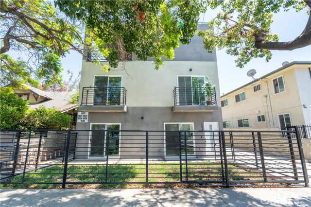 1032 N Oxford Avenue, Los Angeles CA: https://media.crmls.org/medias/e9057c52-05b6-46a5-9577-683db41d7ec8.jpg