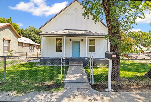 Detail Gallery Image 3 of 40 For 708 Johnson St, Red Bluff,  CA 96080 - 4 Beds | 2 Baths