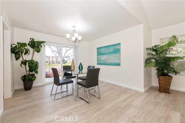 10 Windsong, Irvine CA: https://media.crmls.org/medias/e906aa50-b84a-4a98-ab32-1a7b11fc3daa.jpg