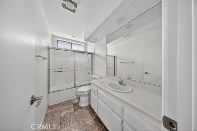 Detail Gallery Image 20 of 43 For 15235 Magnolia Bld #E,  Sherman Oaks,  CA 91403 - 3 Beds | 3 Baths