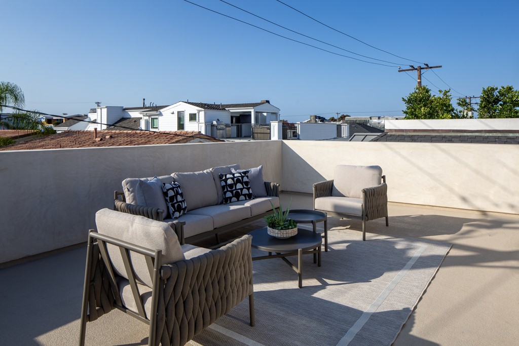 Detail Gallery Image 23 of 24 For 318 1/2 Iris Ave, Corona Del Mar,  CA 92625 - 2 Beds | 2/1 Baths