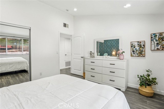 5633 Rawlings Avenue, Woodland Hills CA: https://media.crmls.org/medias/e9090688-b65d-43d4-9bfa-0e78efb1136b.jpg