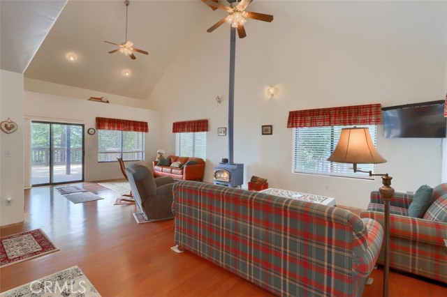 7501 7503 Yosemite Park Way, Yosemite CA: https://media.crmls.org/medias/e9091328-9021-4a6e-b7aa-37e47f51261a.jpg