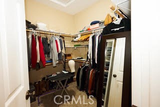 https://media.crmls.org/medias/e909167d-f269-442b-b202-0d27c74fe0b7.jpg?preset=X-Large