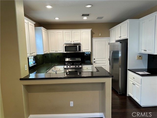 Detail Gallery Image 2 of 22 For 351 Tall Oak, Irvine,  CA 92603 - 3 Beds | 2/1 Baths