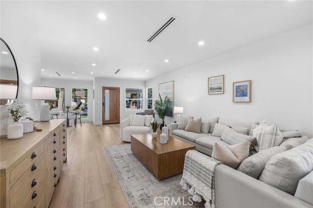 Detail Gallery Image 9 of 69 For 1504 N California, Burbank,  CA 91505 - – Beds | – Baths