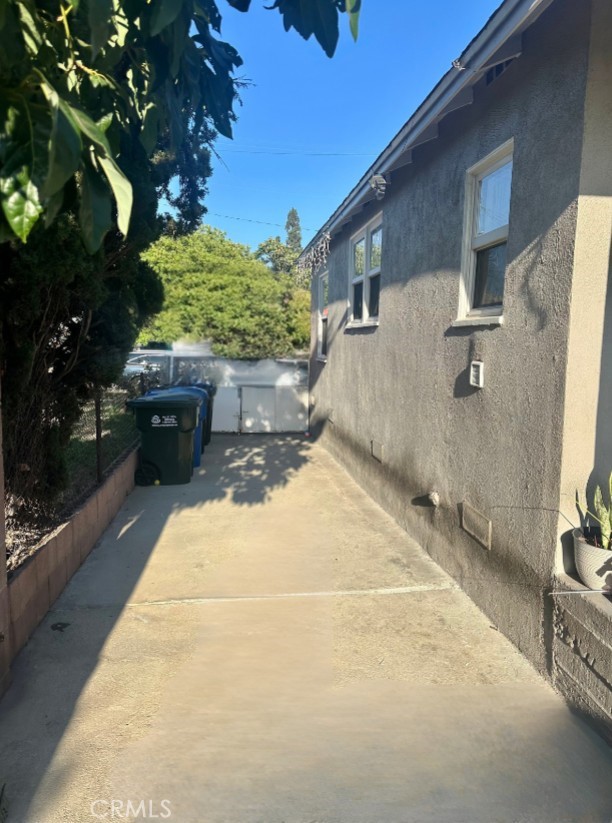 241 S Kern Avenue, Los Angeles CA: https://media.crmls.org/medias/e90cc7ea-2e88-46da-886b-882f81d6e729.jpg