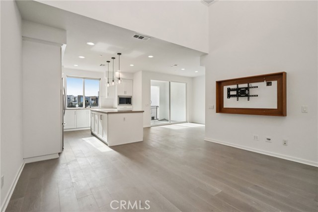 170 Fable, Irvine CA: https://media.crmls.org/medias/e90d2123-5feb-42f3-a1f4-a7b515c9e1c1.jpg