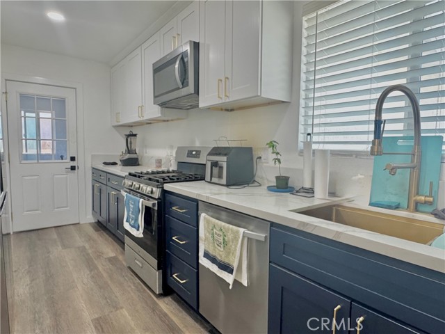 Detail Gallery Image 3 of 8 For 3665 Ross St, Riverside,  CA 92503 - 4 Beds | 2 Baths