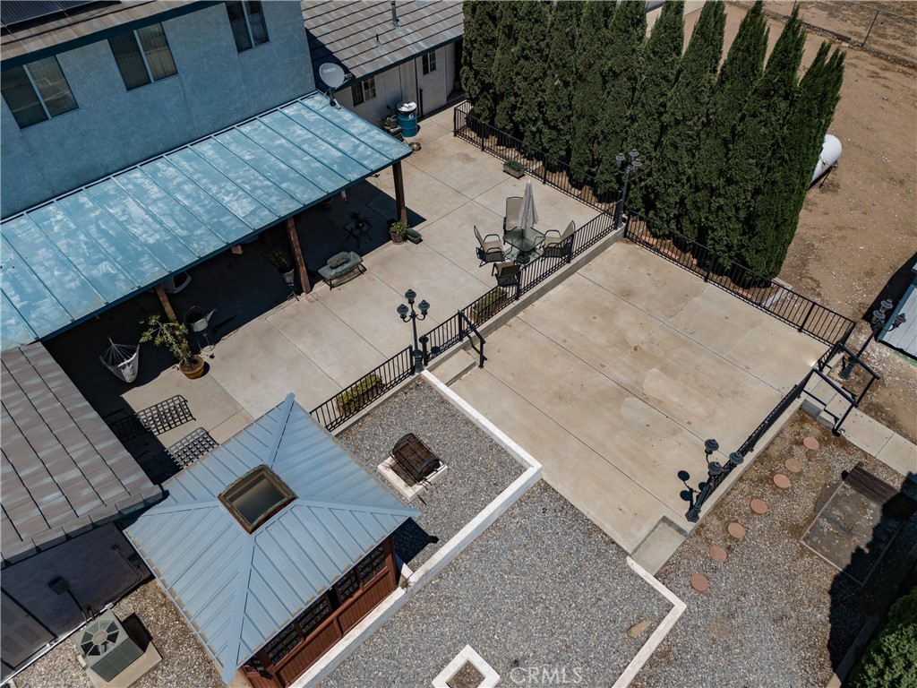 https://media.crmls.org/medias/e90e6ea2-3949-48db-9064-c07f907bf281.jpg?preset=X-Large