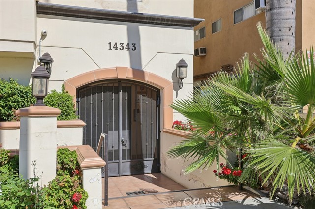 Detail Gallery Image 36 of 41 For 14343 Burbank Bld #301,  Sherman Oaks,  CA 91401 - 3 Beds | 2 Baths