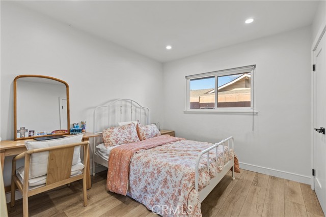 240 W Gainsborough Road, Thousand Oaks CA: https://media.crmls.org/medias/e90ea480-e0a5-4fe0-ad3b-2dd7917365f0.jpg