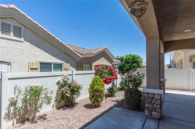 19478 Big Horn Street, Apple Valley CA: https://media.crmls.org/medias/e90ef7e6-2b0f-40b0-80a3-87b59fa72791.jpg