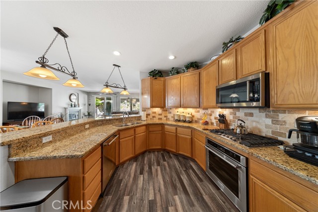 Detail Gallery Image 7 of 55 For 24050 Esmeralda Ct, Wildomar,  CA 92595 - 3 Beds | 3 Baths