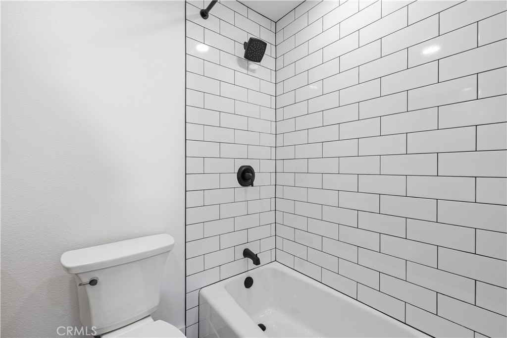 https://media.crmls.org/medias/e90f84f0-c6f4-4175-baf8-cb8b299b3022.jpg?preset=X-Large