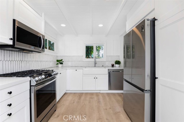 Detail Gallery Image 6 of 14 For 624 Emerald, Redondo Beach,  CA 90277 - 2 Beds | 2 Baths